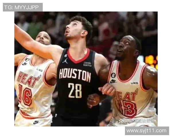 热火队在激烈对决中以97比90战胜黄蜂队展现强大实力与团队合作精神